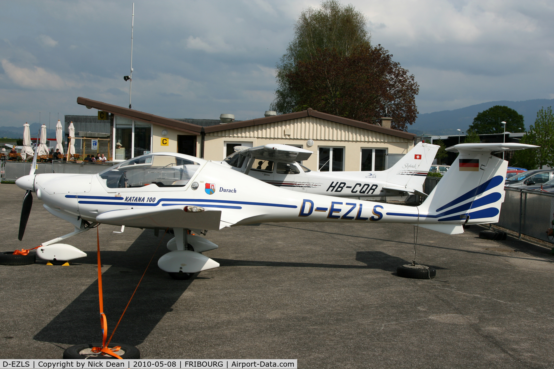 D-EZLS, Diamond DA-20 Katana C/N 20-092, Fribourg Airport