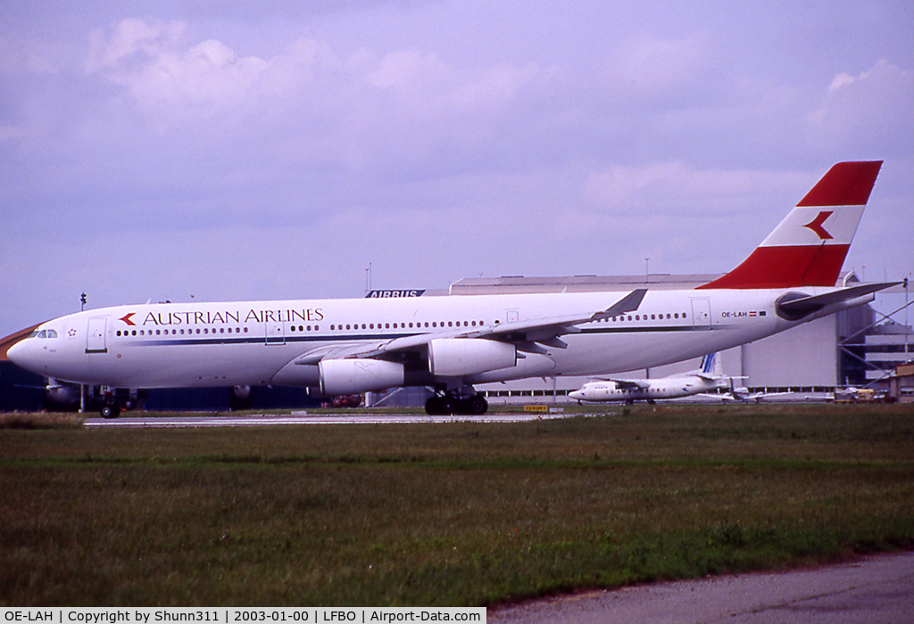 OE-LAH, 1995 Airbus A340-212 C/N 081, Lining up rwy 32R fordeparture...