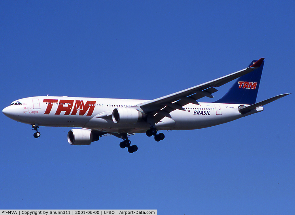 PT-MVA, 1998 Airbus A330-223 C/N 232, Landing rwy 32L