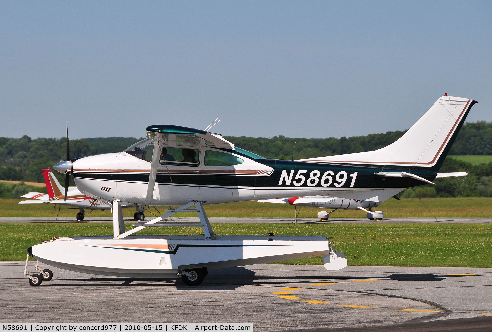 N58691, 1973 Cessna 182P Skylane C/N 18262239, Seen at KFDK on 5/15/2010.