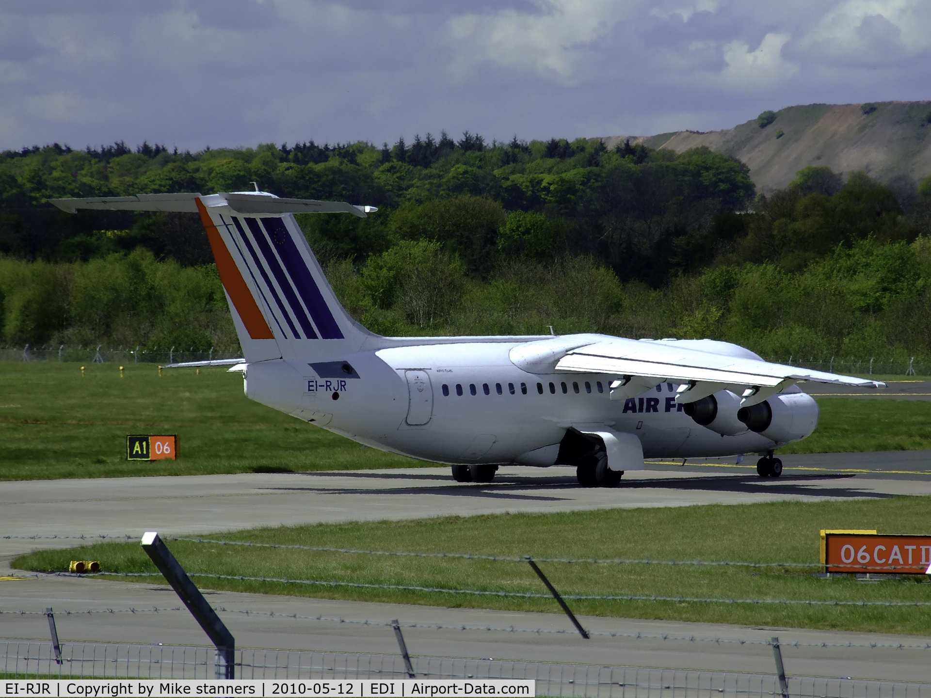EI-RJR, 2000 British Aerospace Avro 146-RJ85A C/N E2364, Cityjet RJ85 waiting to enter runway 06 At EDI