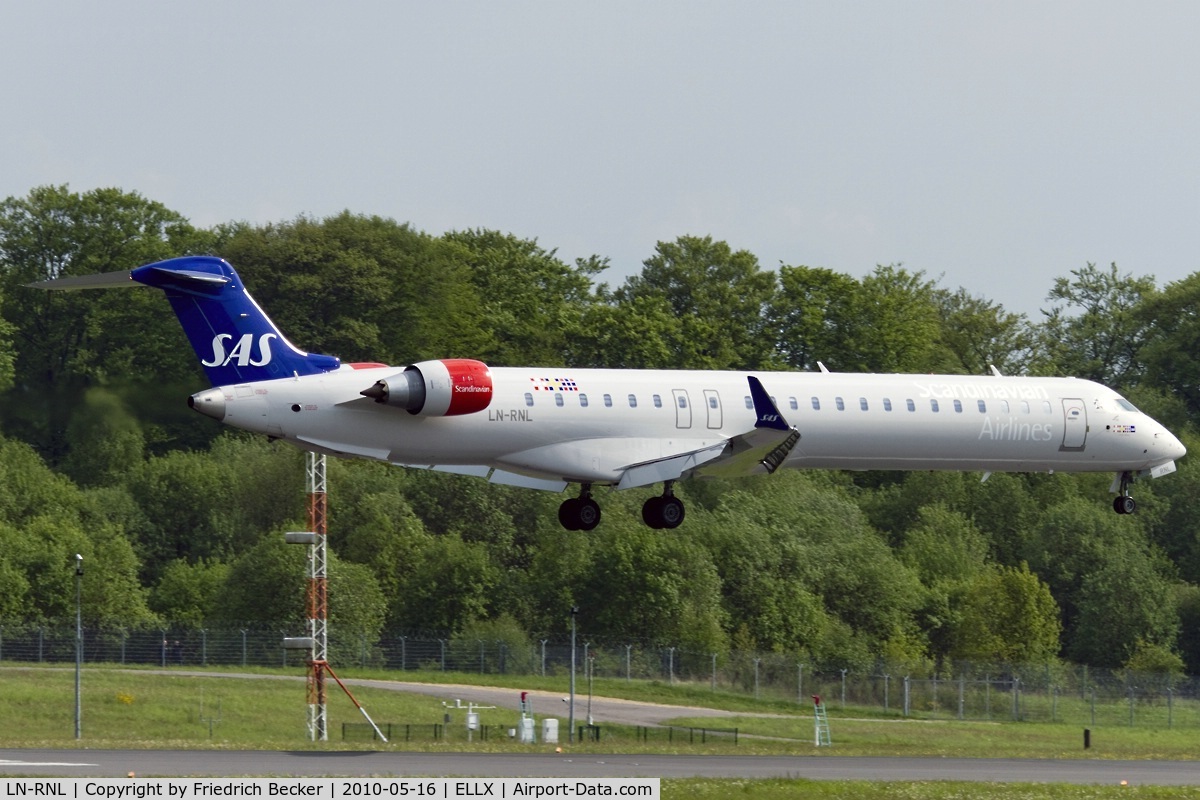 LN-RNL, 2010 Bombardier CRJ-900LR (CL-600-2D24) C/N 15250, moments before touchdown