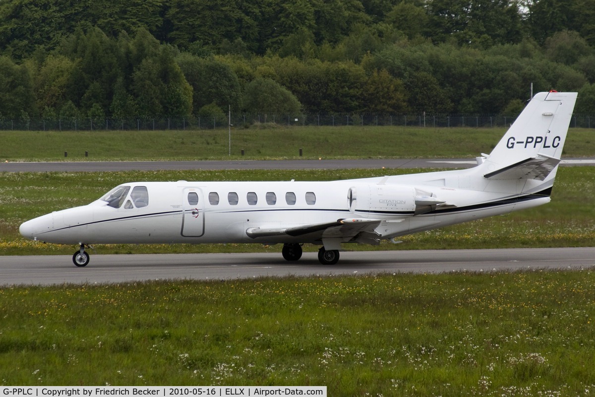 G-PPLC, 1990 Cessna 560 Citation V C/N 560-0059, taxying to the active