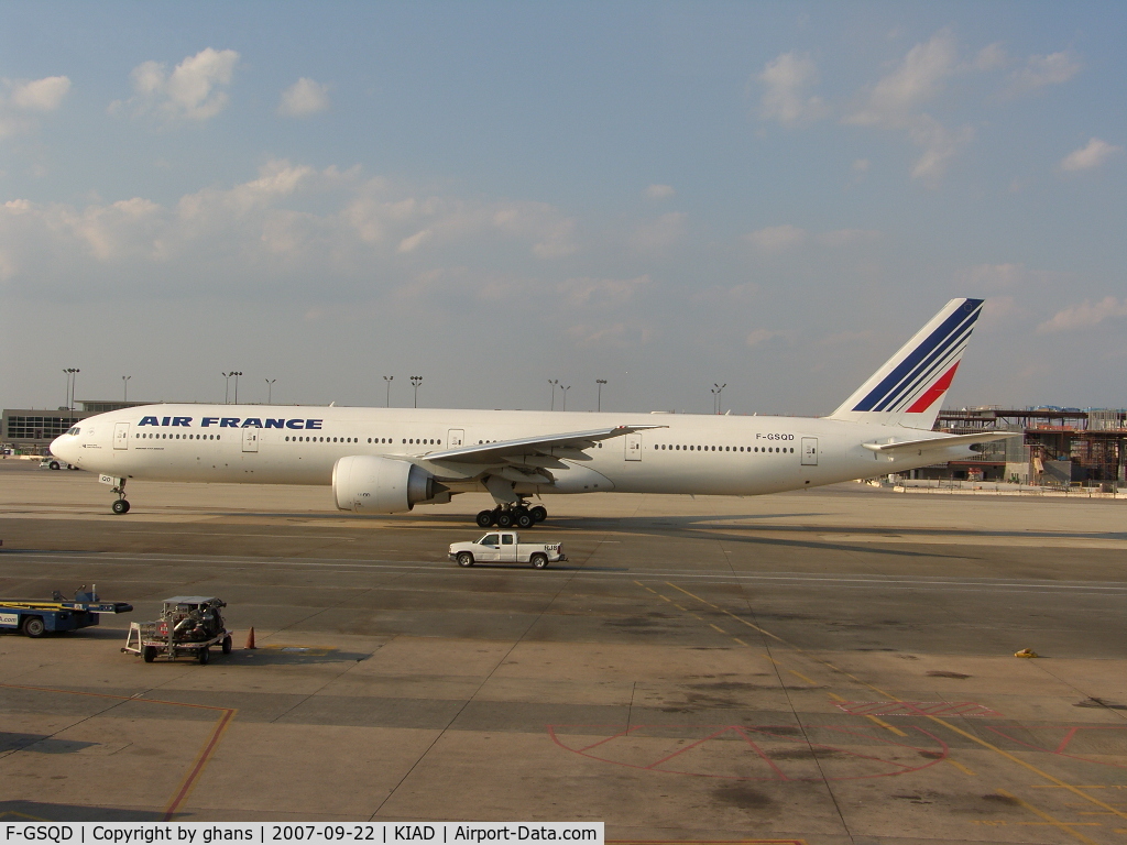 F-GSQD, 2004 Boeing 777-328/ER C/N 32726, A long Triple Air France