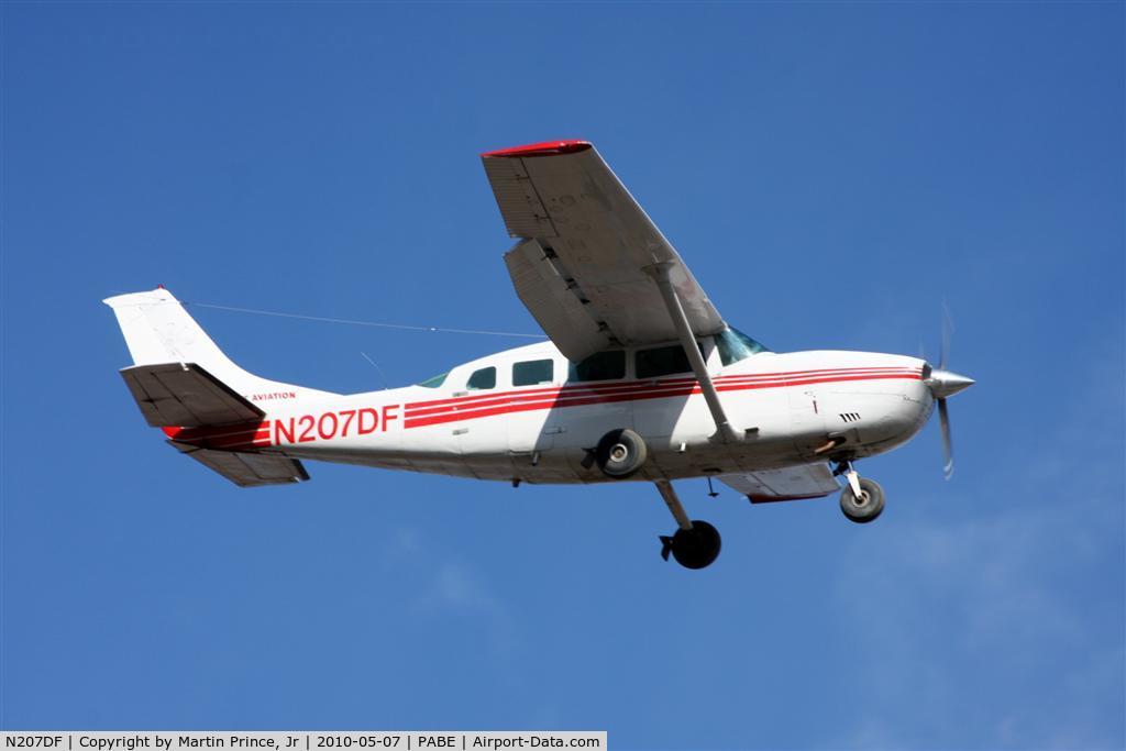 N207DF, 1981 Cessna 207A Skywagon C/N 20700728, Grant Air Cessna 207 landing runway 18