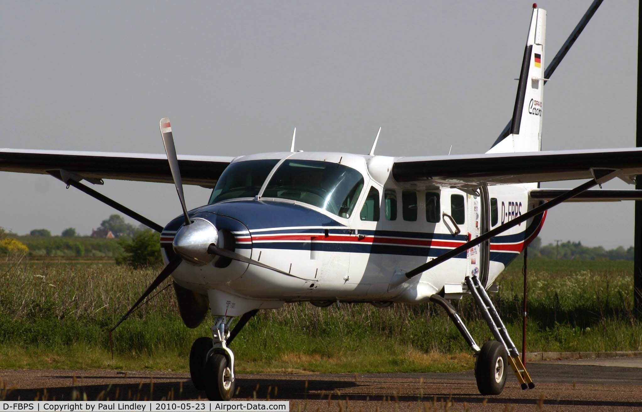 D-FBPS, 1998 Cessna 208B Grand Caravan C/N 208B0494, Awaiting the next load of Parachutists at Langar !