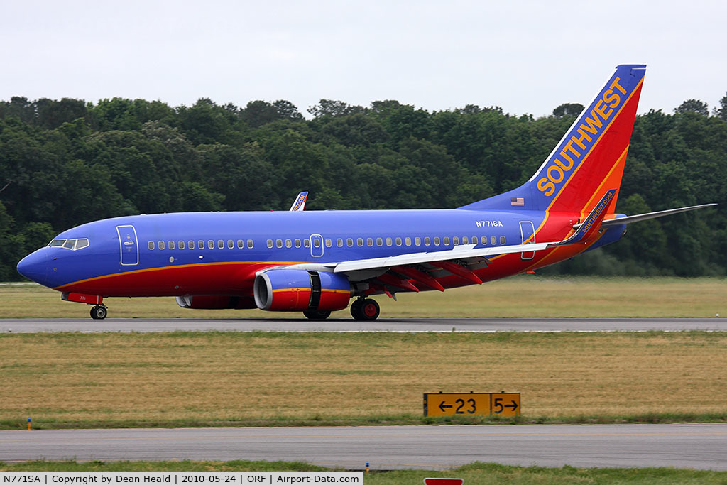 N771SA, 2000 Boeing 737-7H4 C/N 27879, Southwest Airlines N771SA (FLT SWA302) from Tampa Int'l (KTPA) rolling out on RWY 5.