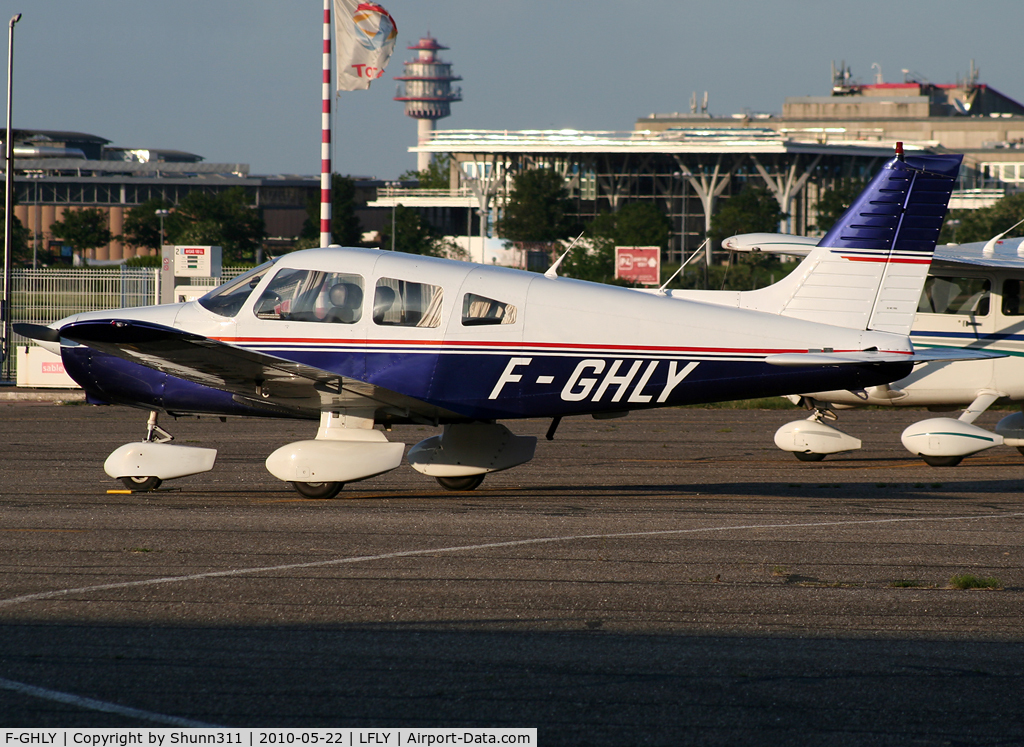 F-GHLY, Piper PA-28-161 C/N 2816055, Parked at the General Aviation...