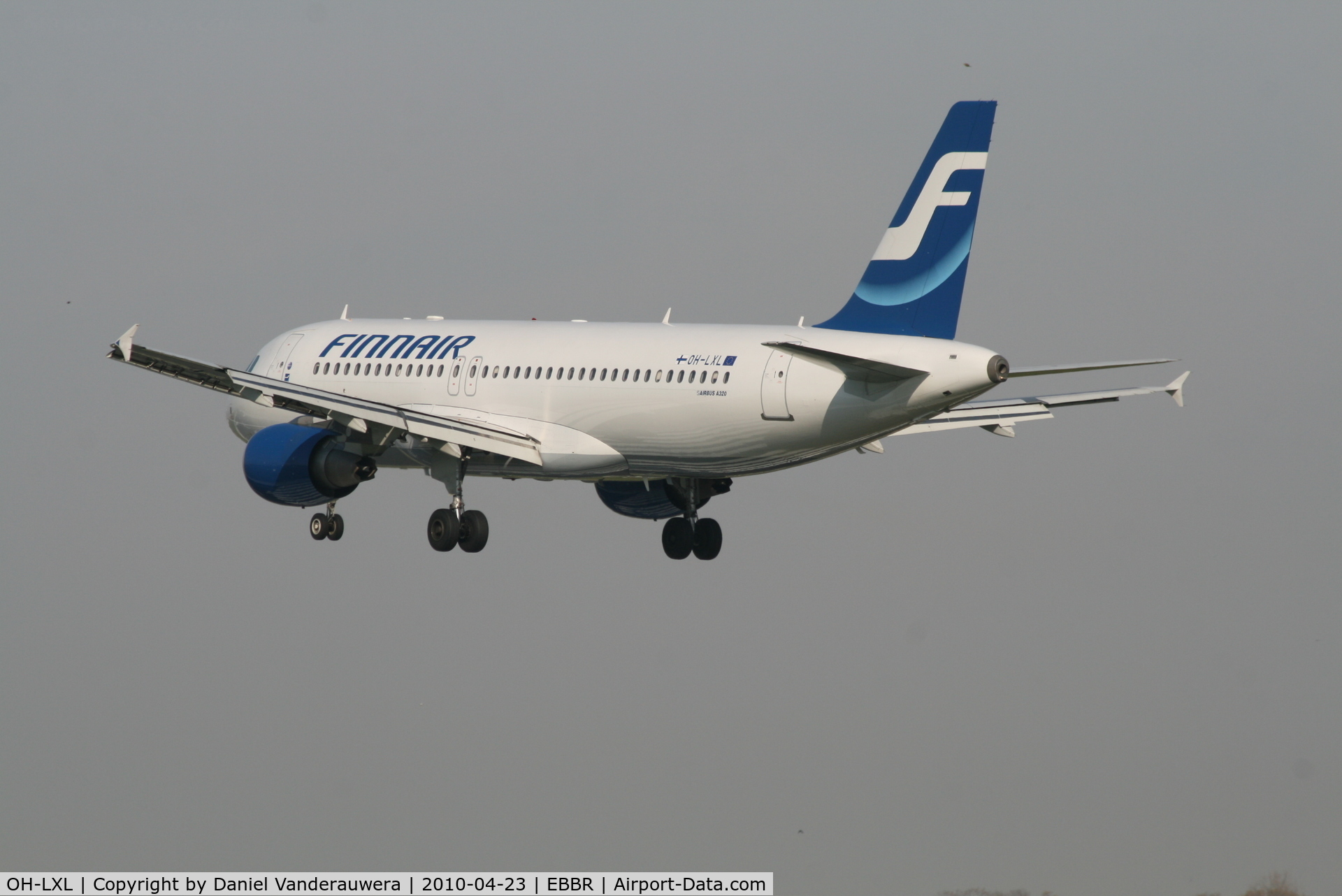 OH-LXL, 2003 Airbus A320-214 C/N 2146, Flight AY811 is descending to RWY 25L