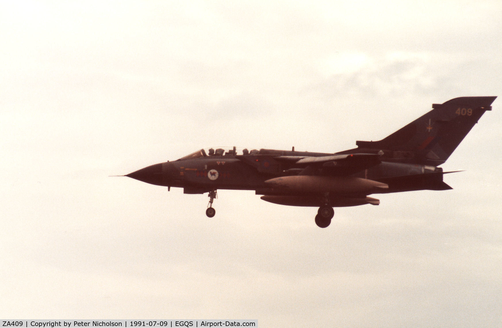 ZA409, 1983 Panavia Tornado GR.1 C/N 224/BT033/3108, Tornado GR.1, callsign Magnum 3, of the Tactical Weapons Conversion Unit at RAF Honington landing at RAF Lossiemouth in the Summer of 1991.