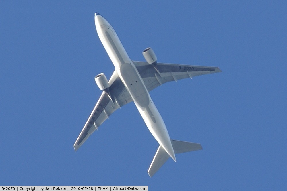 B-2070, 2004 Boeing 777-21B (ER) C/N 32703, Flying over Flevoland heading for Amsterdam in the early evening.