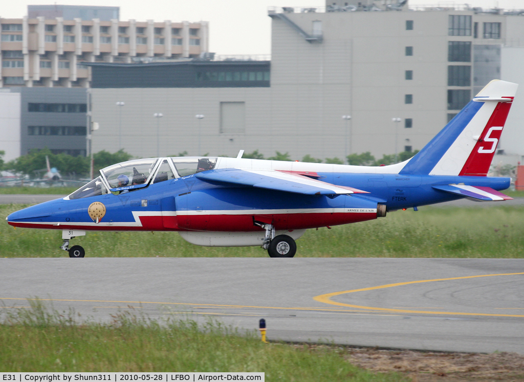 E31, Dassault-Dornier Alpha Jet E C/N E31, Taxiing holding point rwy 32R for demo flight @ LFBR