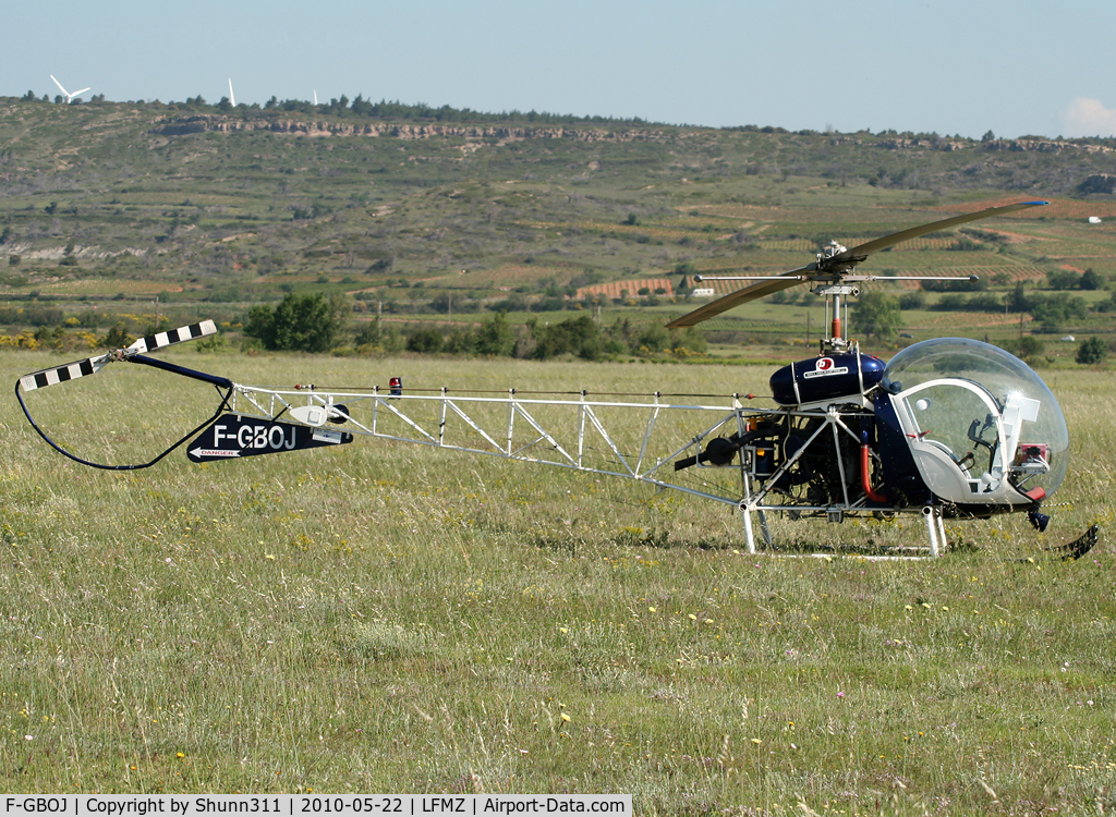 F-GBOJ, Bell 47G-2 C/N 1621, Parked in the grass...