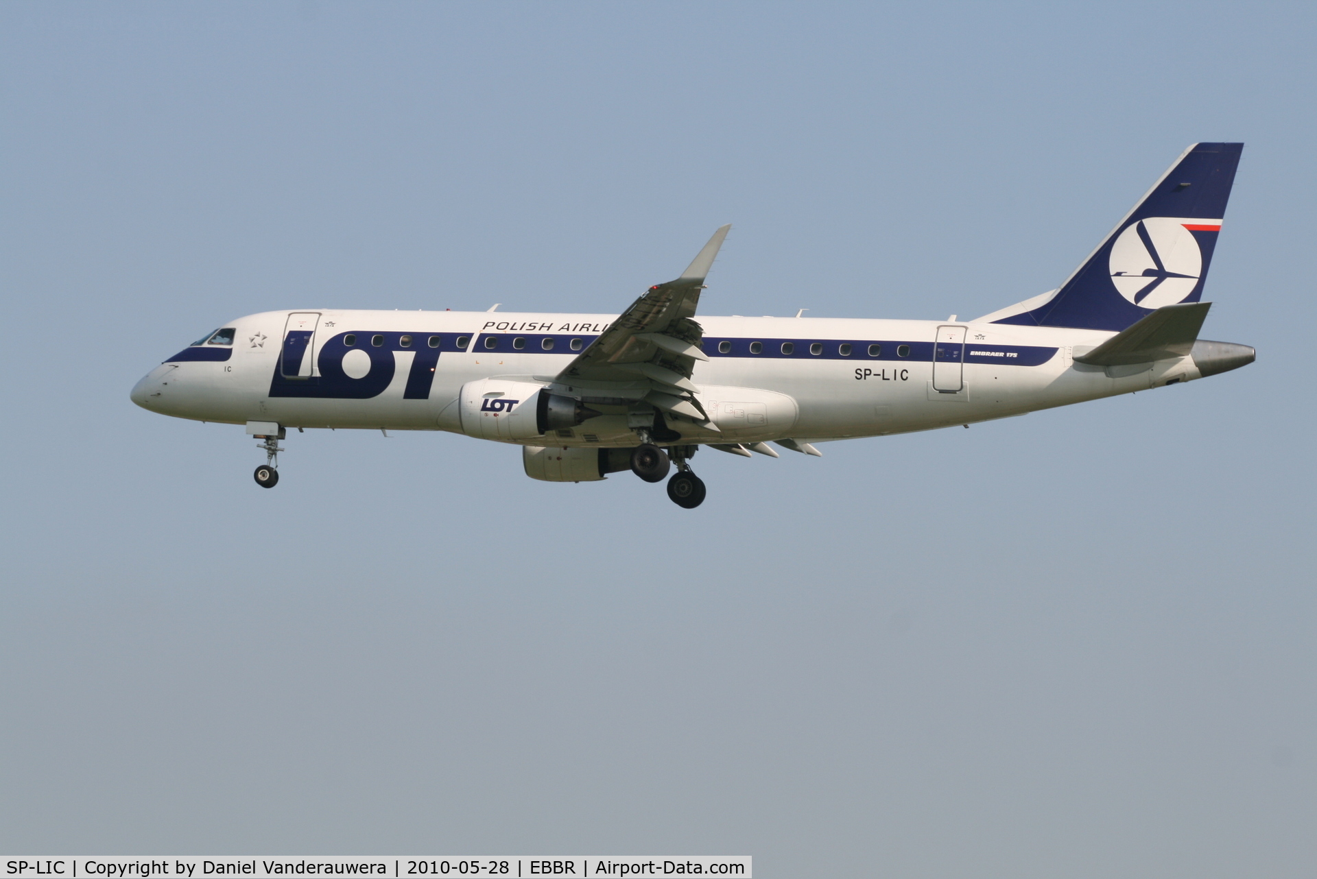 SP-LIC, 2006 Embraer 175LR (ERJ-170-200LR) C/N 17000134, Arrival of flight LO235 to RWO 25L