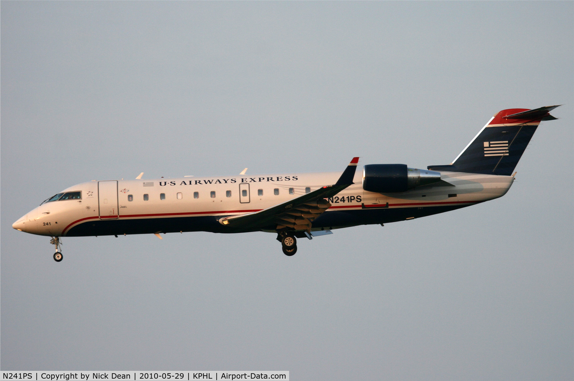 N241PS, 2004 Bombardier CRJ-200ER (CL-600-2B19) C/N 7909, KPHL