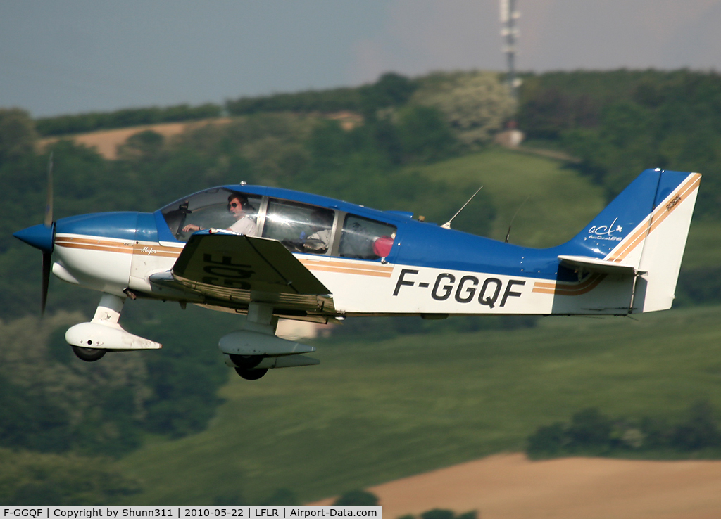 F-GGQF, Robin DR-400-160 Chevalier C/N 1856, Taking off...