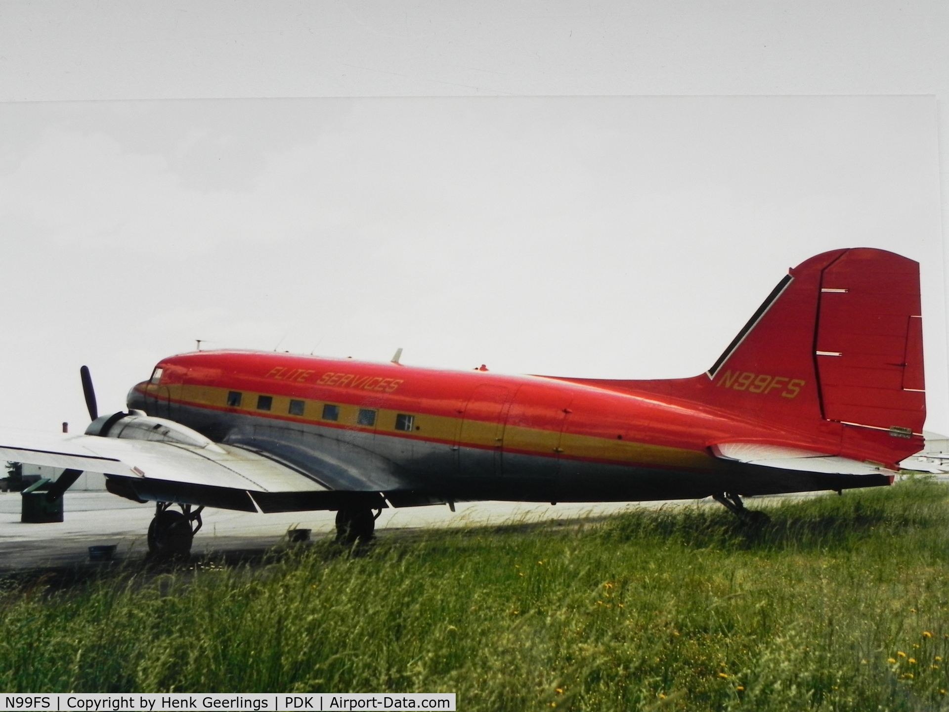 N99FS, Douglas DC-3 (C-47A) C/N 12425, De Kalb PeachtreeAirport  ; Flite Service ; Scan from photo I made in 1998