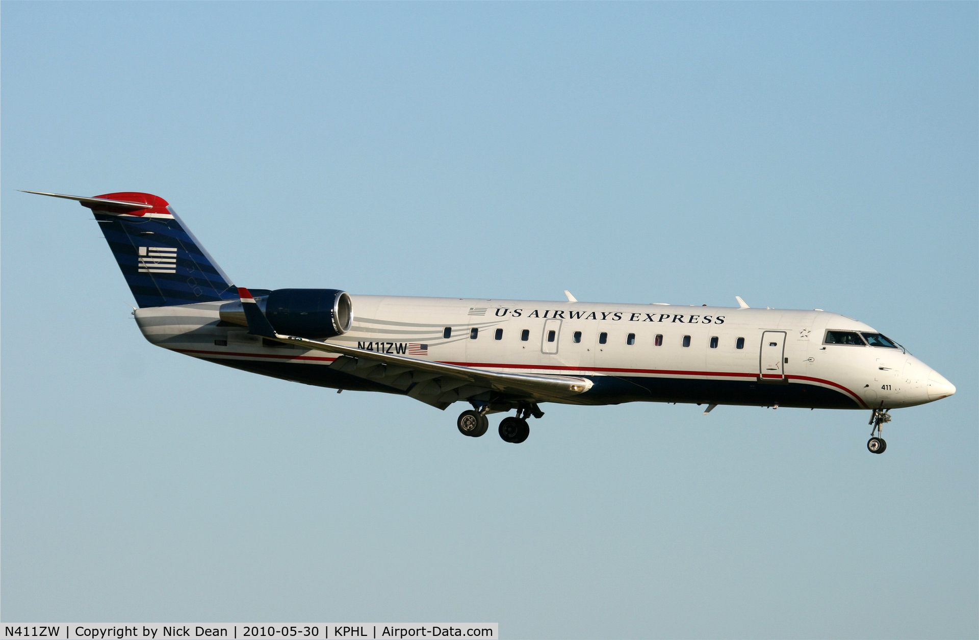 N411ZW, 2001 Bombardier CRJ-200LR (CL-600-2B19) C/N 7569, KPHL