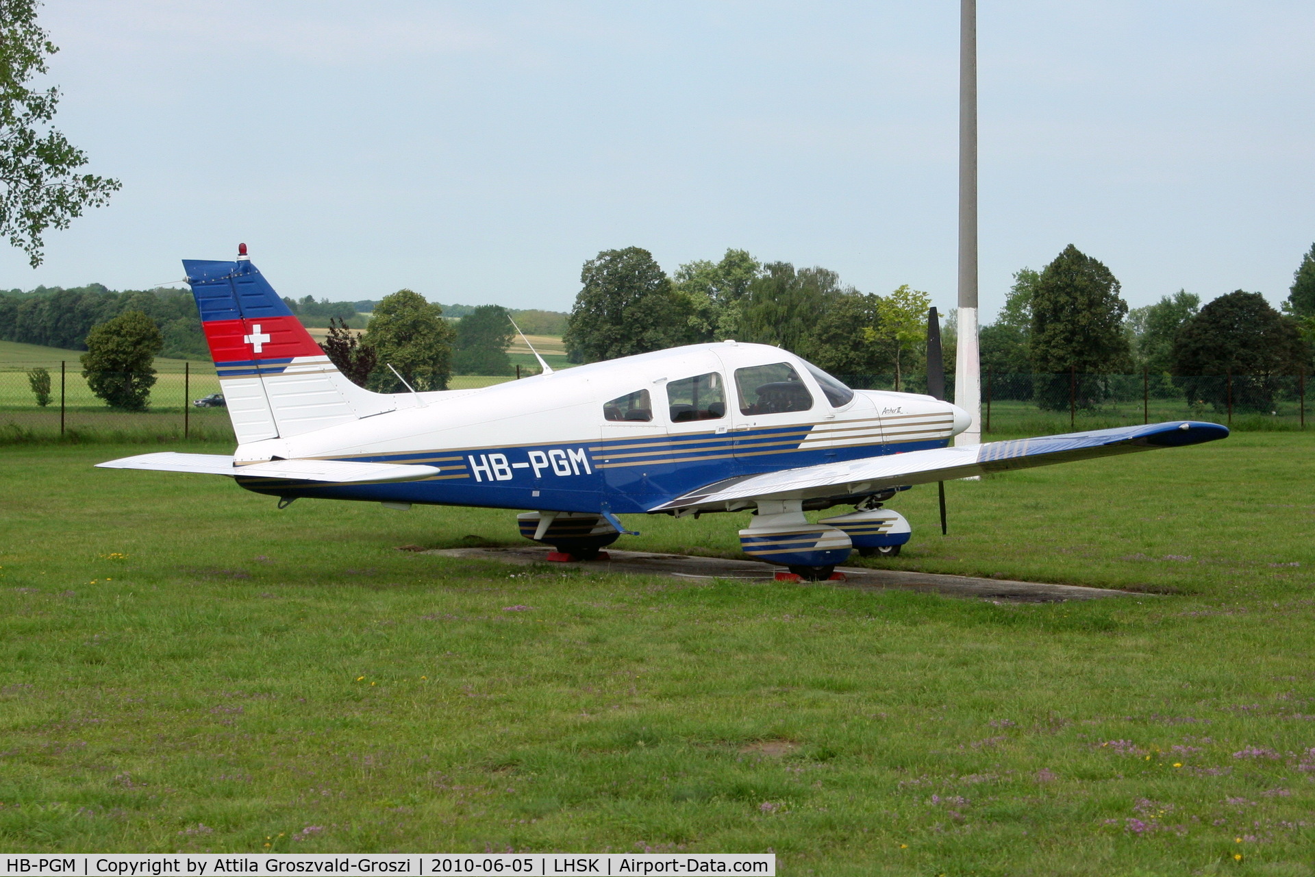 HB-PGM, 1981 Piper PA-28-181 Archer II C/N 28-8190245, Siófok-Kiliti Airport, Hungary