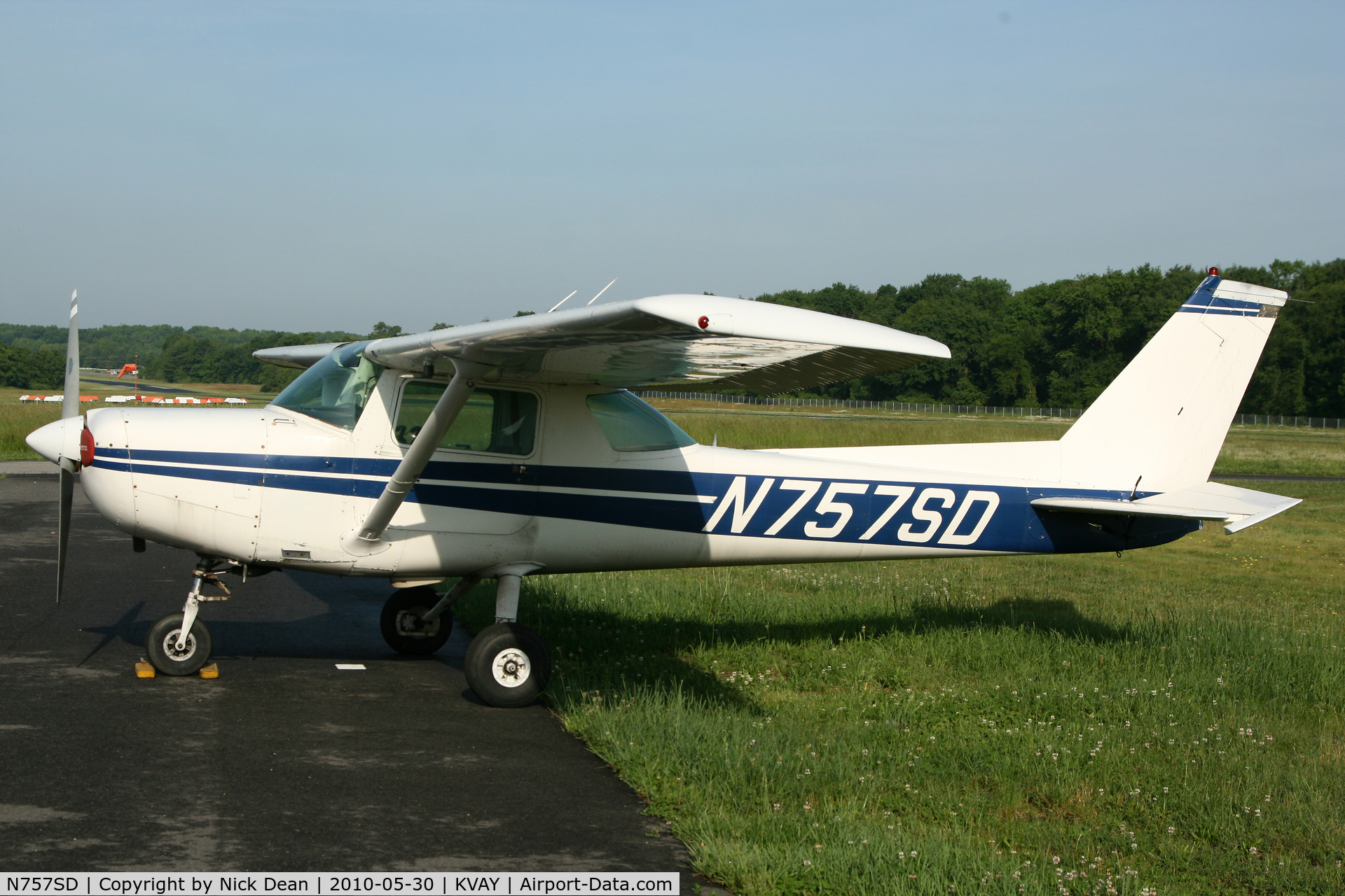 N757SD, 1977 Cessna 152 C/N 15279960, KVAY