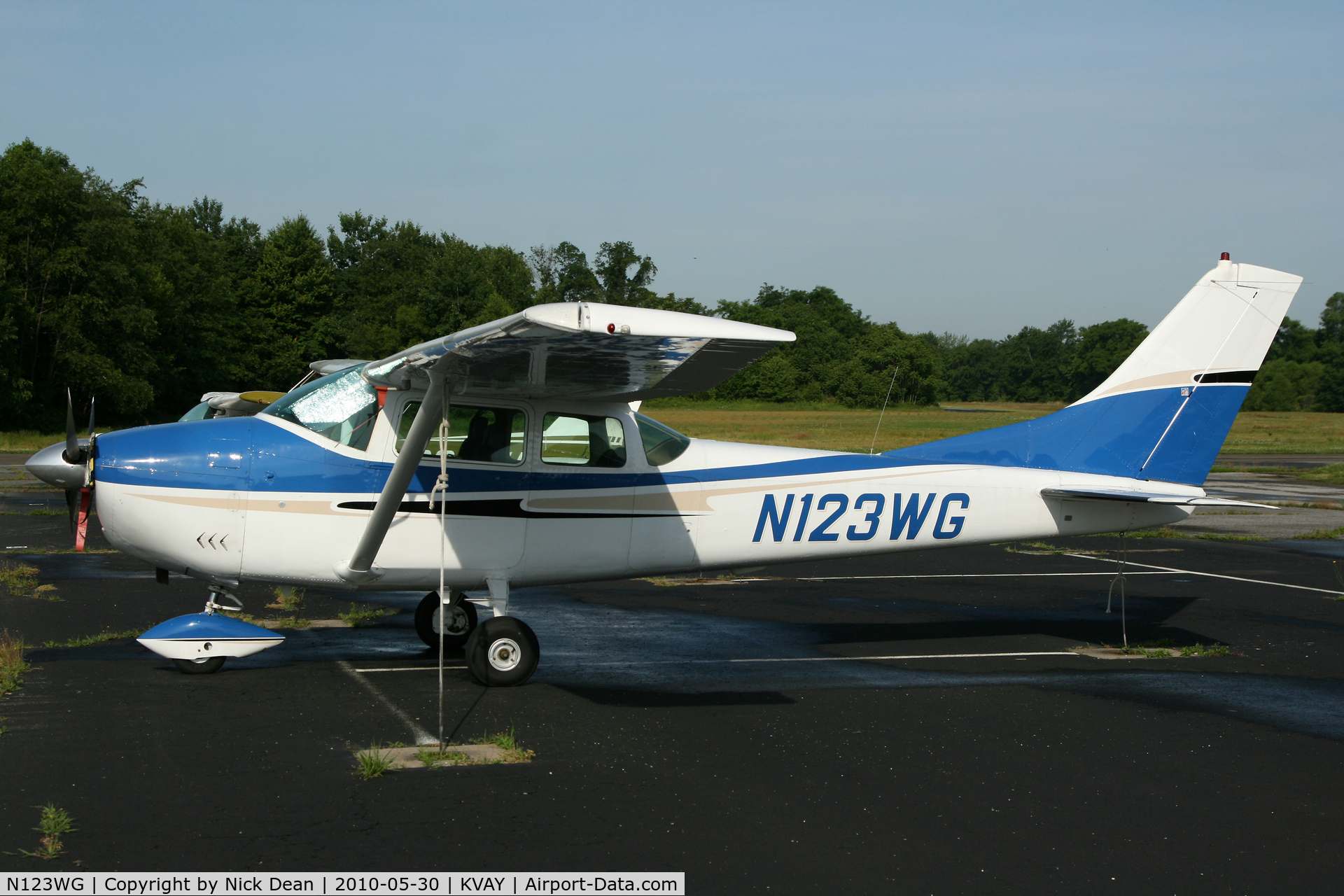 N123WG, 1963 Cessna 182F Skylane C/N 18254997, KVAY