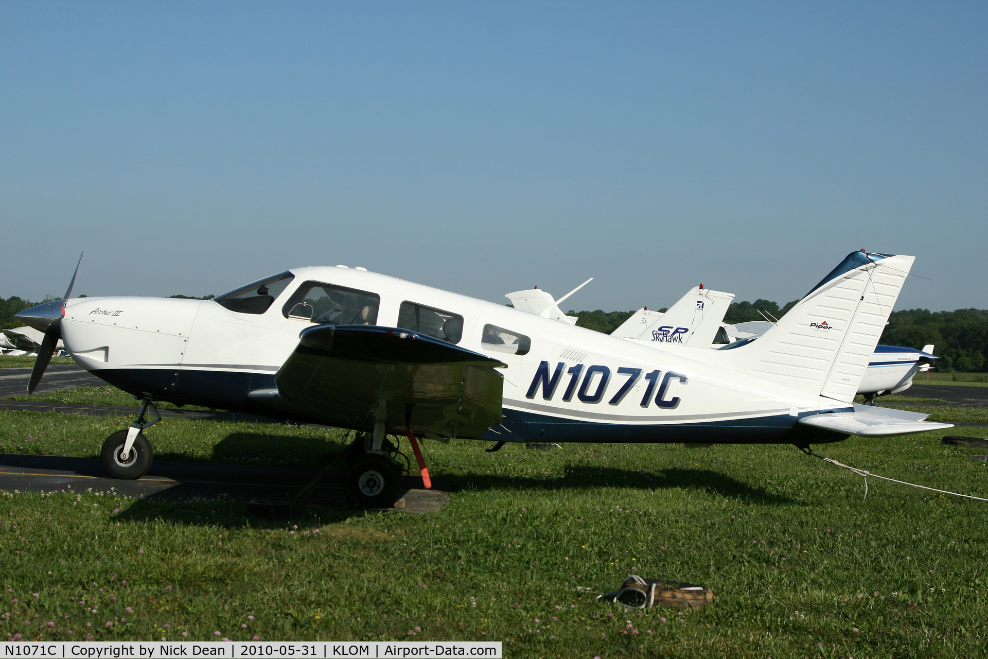 N1071C, 2006 Piper PA-28-181 C/N 2843648, KLOM