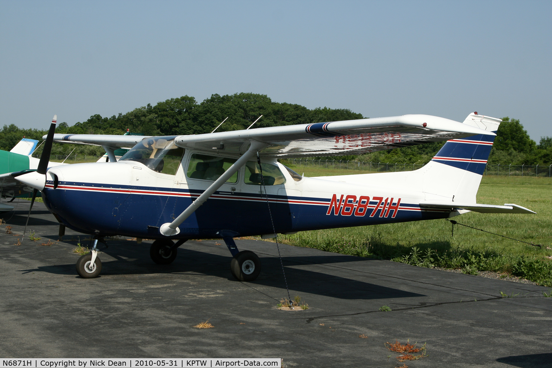 N6871H, 1975 Cessna 172M C/N 17265621, KPTW