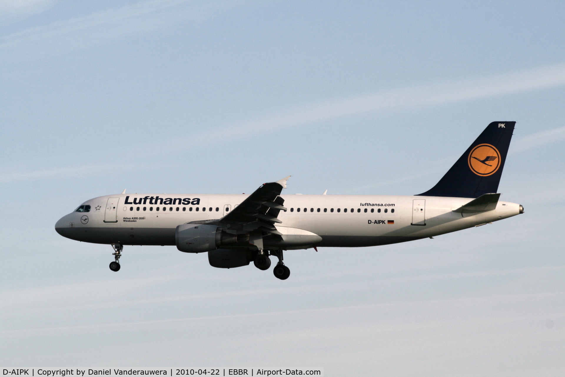 D-AIPK, 1989 Airbus A320-211 C/N 0093, Descending to RWY 25L