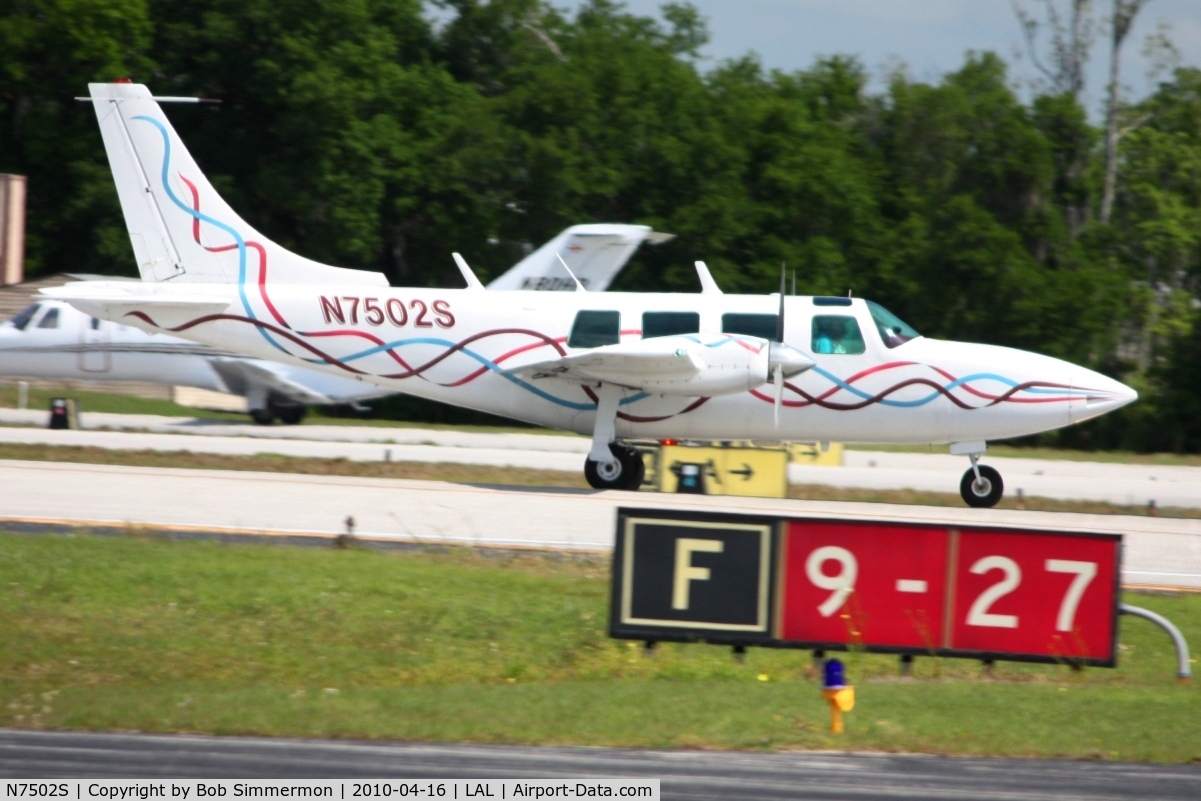 N7502S, Ted Smith Aerostar 601 C/N 61-0065-121, Departing at Lakeland, Florida during Sun N Fun 2010.