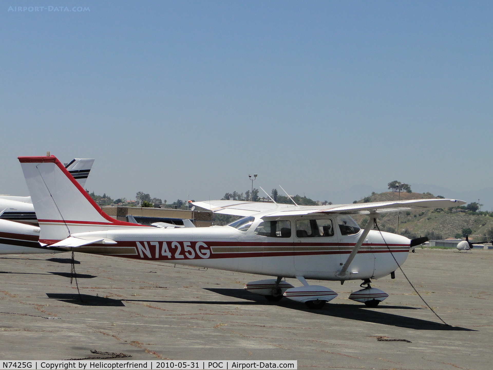 N7425G, 1970 Cessna 172K Skyhawk C/N 17259125, Parked at Howard Aviation
