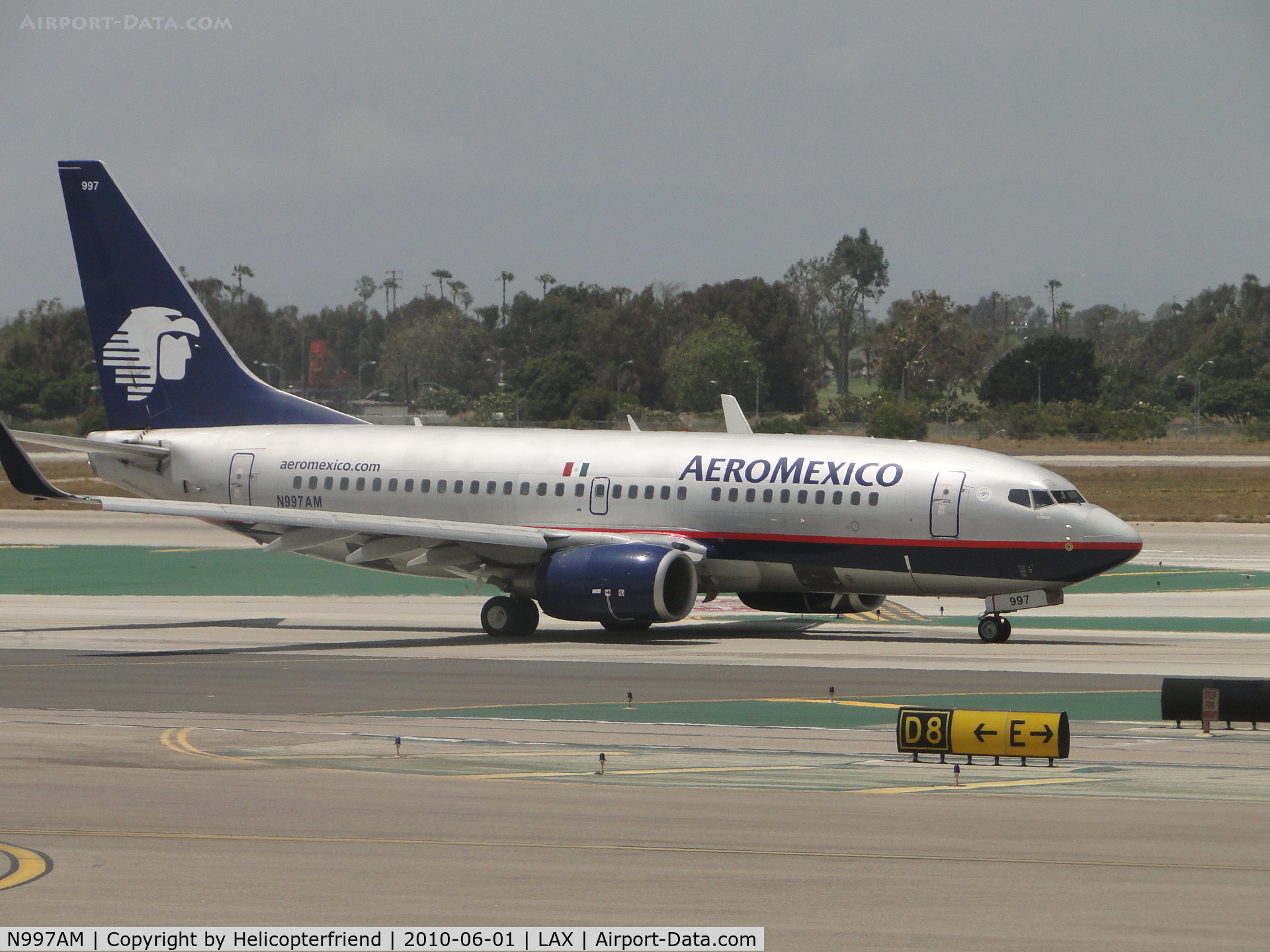 N997AM, 2002 Boeing 737-76Q C/N 30283, Taxiing to runway 24L