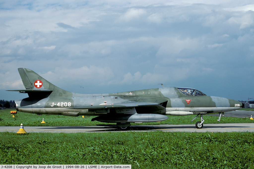 J-4208, 1954 Hawker Hunter T.68 C/N HABL-003215&41H-680368, J-4208 was sold in 1994 as G-HVIP and is now operated by Apache Aviation as C-FUKW.