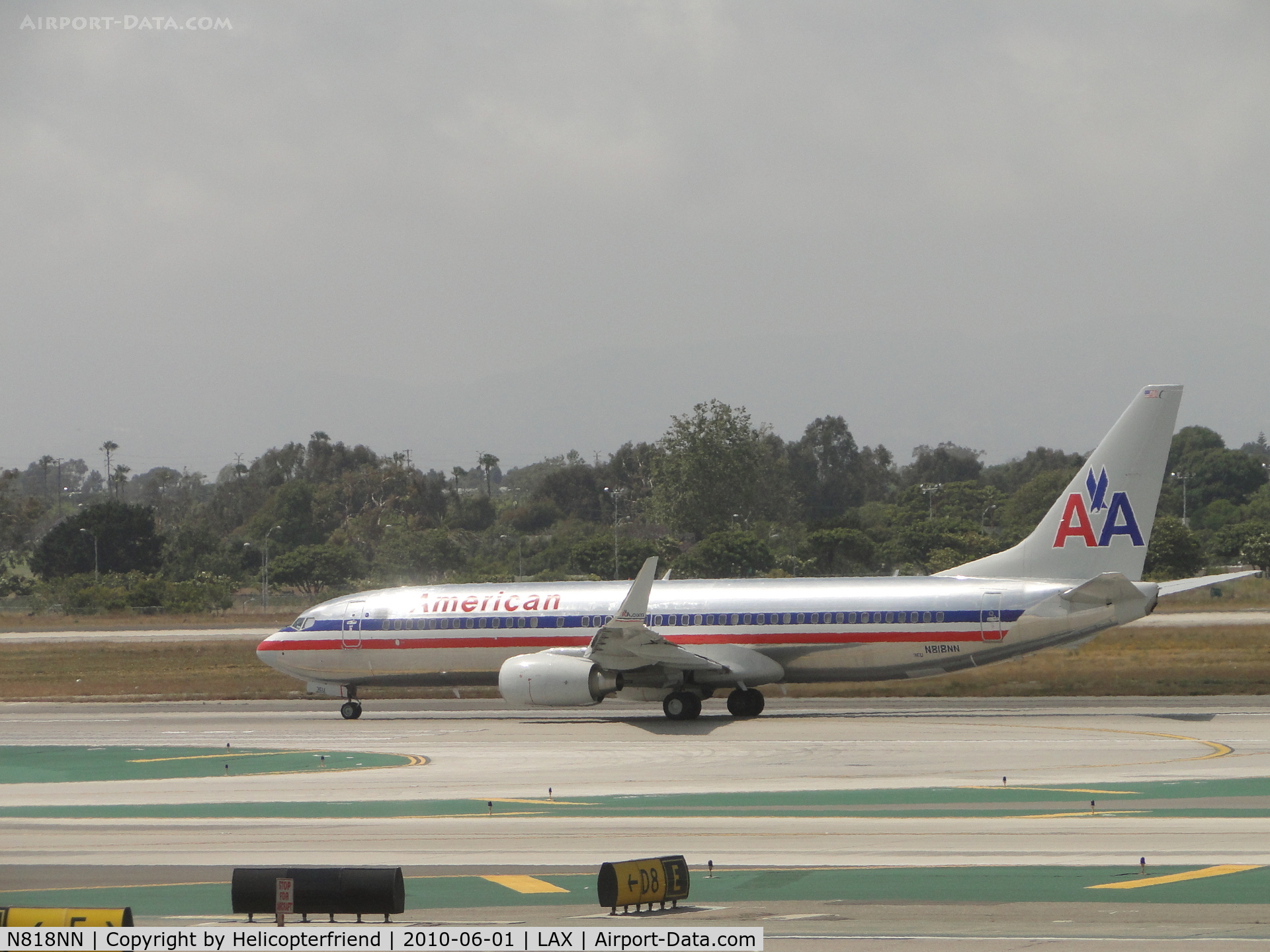 N818NN, 2009 Boeing 737-823 C/N 30910, Taking off runway 24L