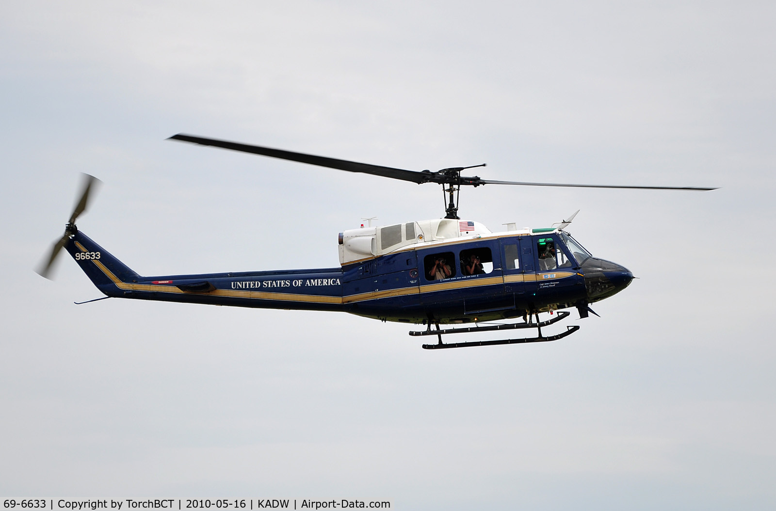 69-6633, Bell UH-1N Iroquois C/N 31039, 1st HS Twin Huey photographing the crowd line at Andrews AFB Open House '10.