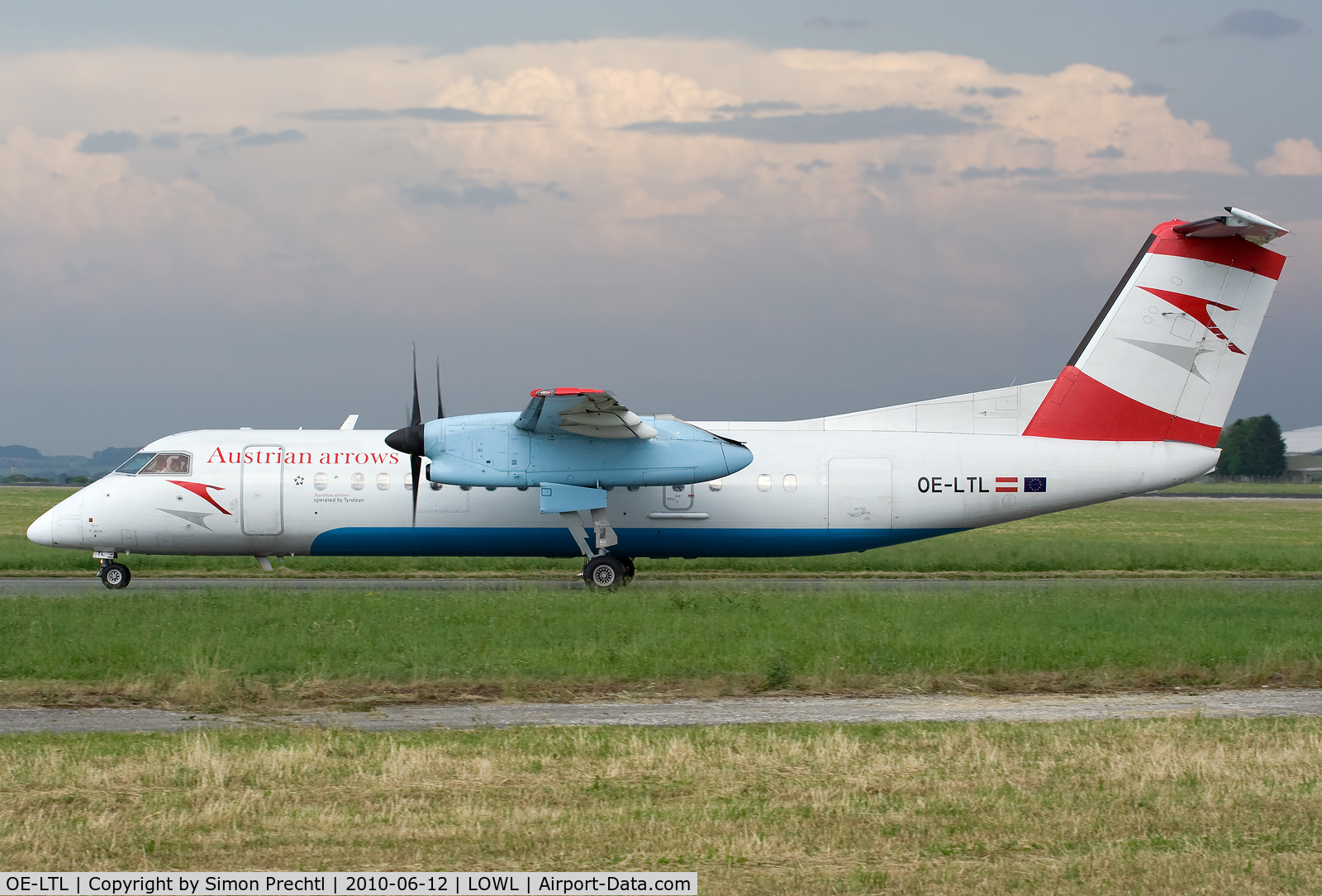 OE-LTL, 1997 De Havilland Canada DHC-8-314Q Dash 8 C/N 485, OE-LTL @ Linz Airport