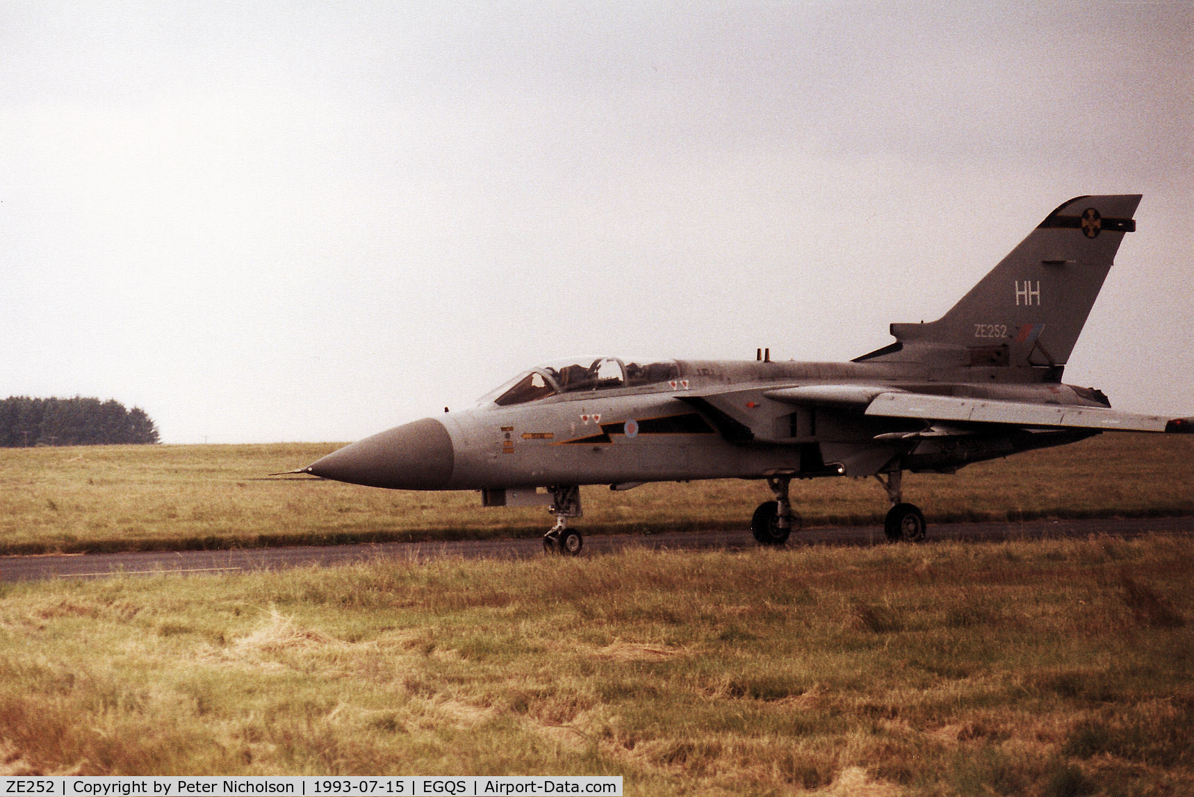 ZE252, 1987 Panavia Tornado F.3 C/N AS030/595/3266, Tornado F.3, callsign Scimitar 2, of 111 Squadron at RAF Leuchars taxying to the active runway at RAF Lossiemouth in the Summer of 1993.