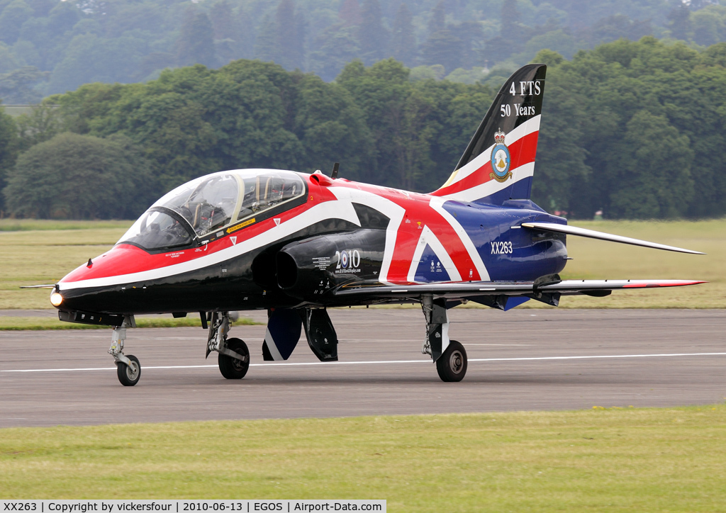 XX263, 1978 Hawker Siddeley Hawk T.1A C/N 099/312099, Royal Air Force. Operated by 4 FTS, wears the 2010 display scheme.