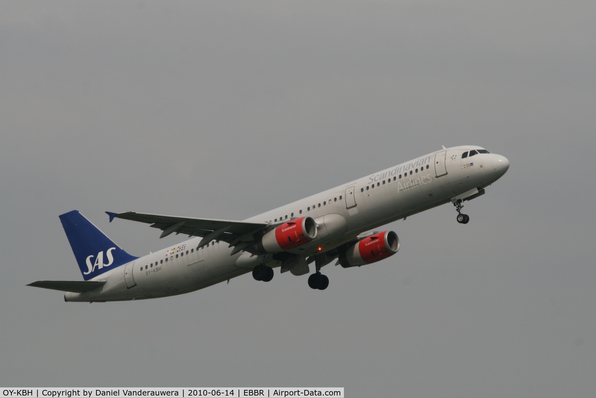 OY-KBH, 2002 Airbus A321-232 C/N 1675, Flight SK594 is taking off from RWY 07R