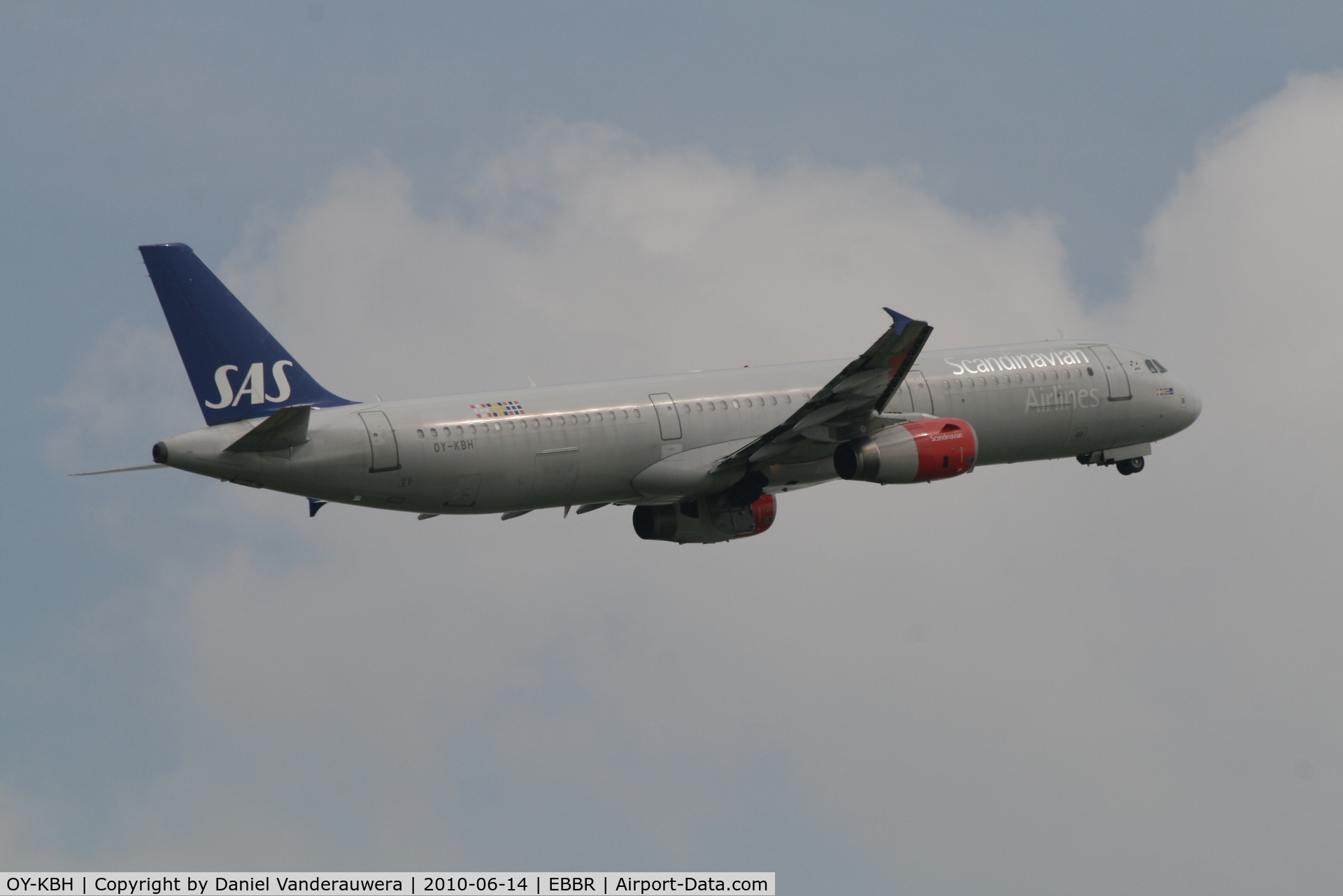 OY-KBH, 2002 Airbus A321-232 C/N 1675, Flight SK594 is taking off from RWY 07R