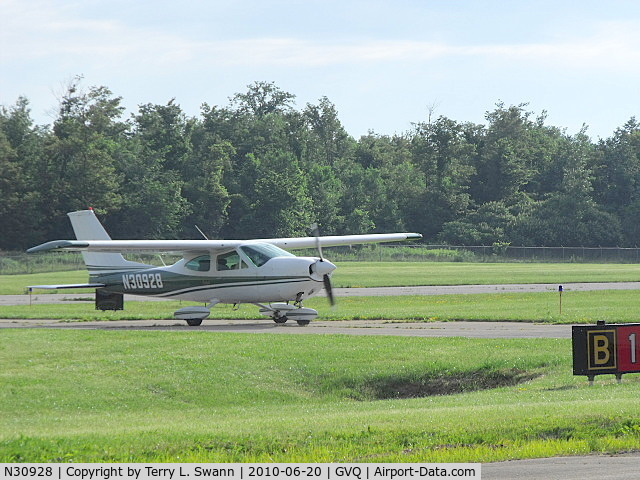 N30928, 1970 Cessna 177B Cardinal C/N 17701550, Just arrived at Batavia, NY Fly-In-Breakfast.