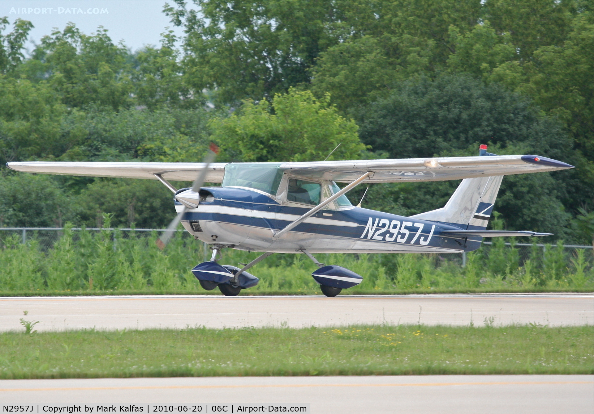 N2957J, 1966 Cessna 150G C/N 15065757, Cessna 150G, N2957J, departing RWY 11 06C (Schaumburg, IL).