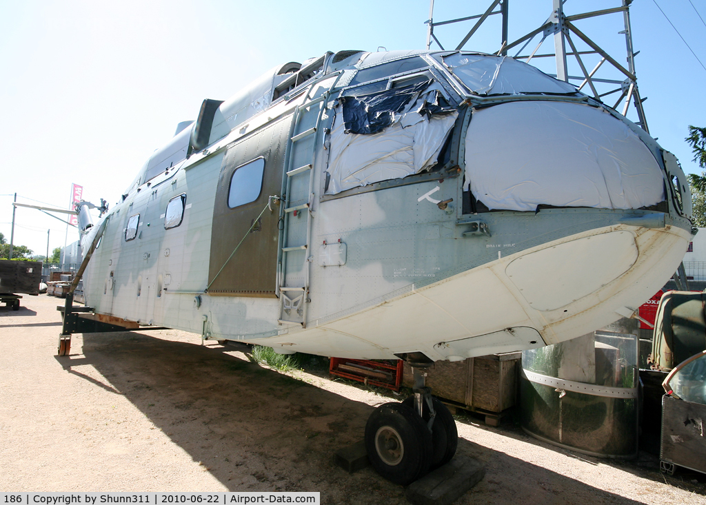 186, Aerospatiale SA-321G Super Frelon C/N 186, One of the two Super Frelon here... Iraq Air Force ntu... This one is stored ;)