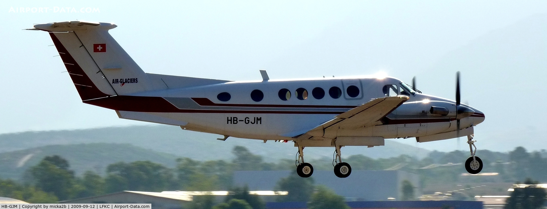 HB-GJM, 1977 Beech 200 Super King Air C/N BB-255, Landing in 18.