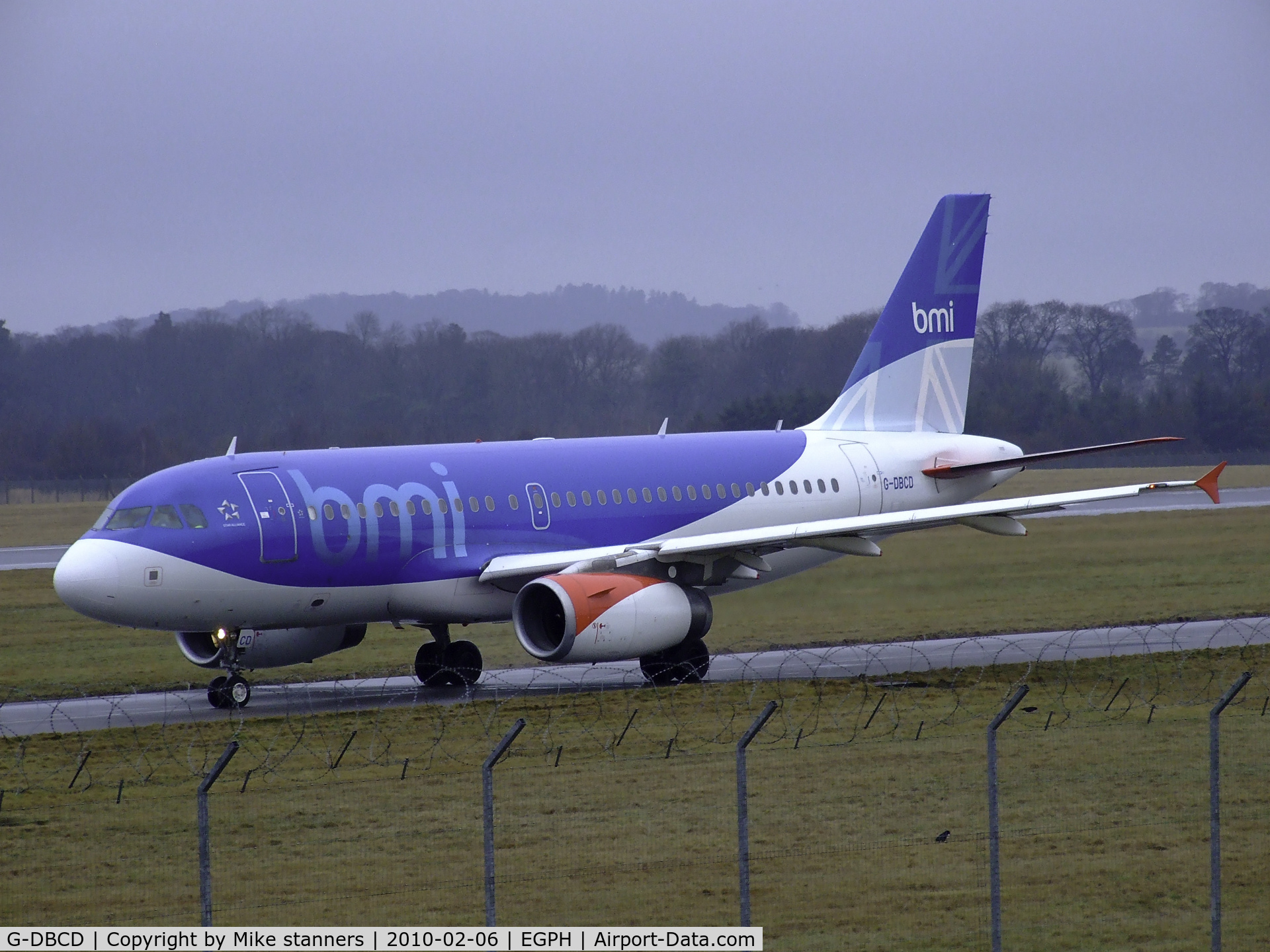 G-DBCD, 2005 Airbus A319-131 C/N 2389, BMI A319 Taxiing to runway 06