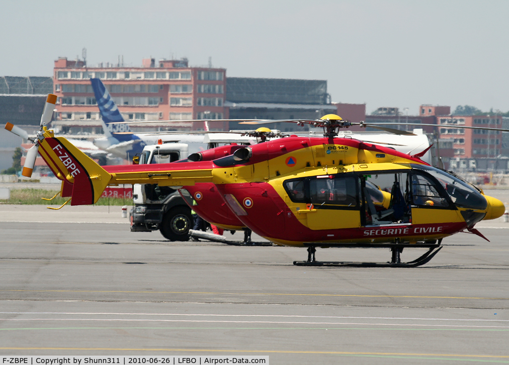 F-ZBPE, Eurocopter-Kawasaki EC-145 (BK-117C-2) C/N 9011, On refuelling at the old terminal...