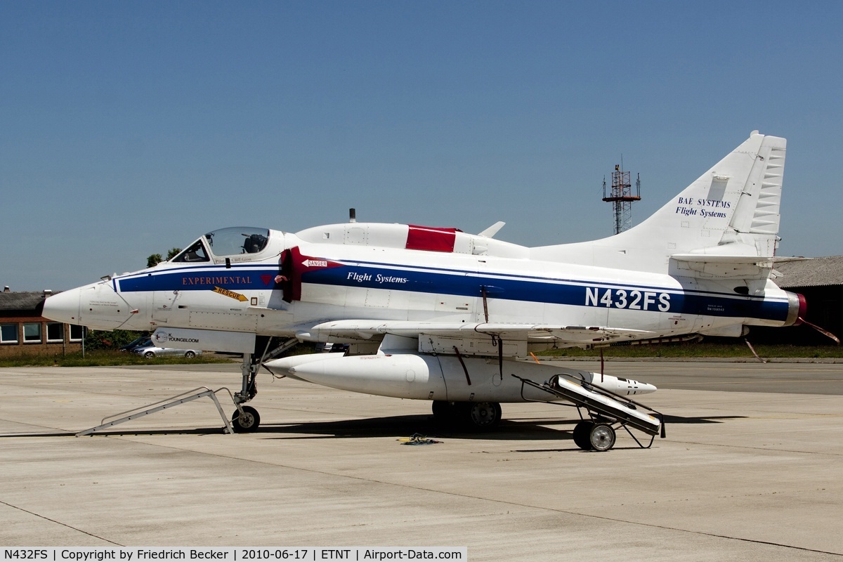 N432FS, 1972 Douglas A-4N Skyhawk C/N 14462, BAE Systems / Flightsystem A-4N