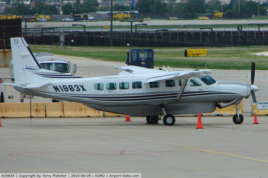N1983X, 2003 Cessna 208B Grand Caravan C/N 208B1013, 2003 Cessna 208B, c/n: 208B1013 at Chicago O'Hare