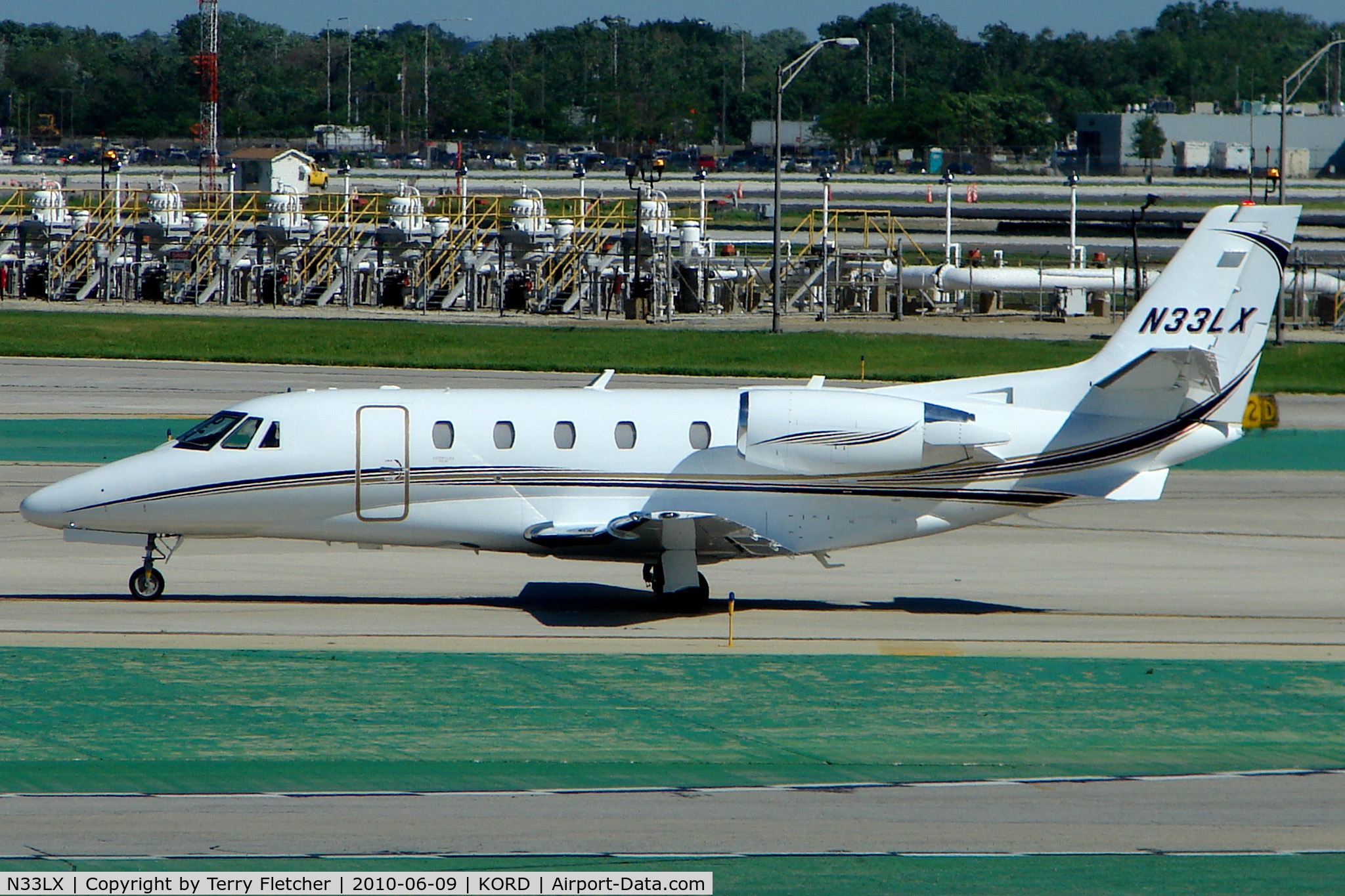 N33LX, Cessna 560XL C/N 5606010, Cessna 560XL, c/n: 5606010 taxying at Chicago O'Hare