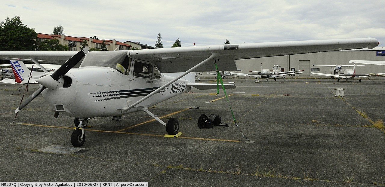 N9537Q, 1998 Cessna 172R C/N 17280483, At Renton