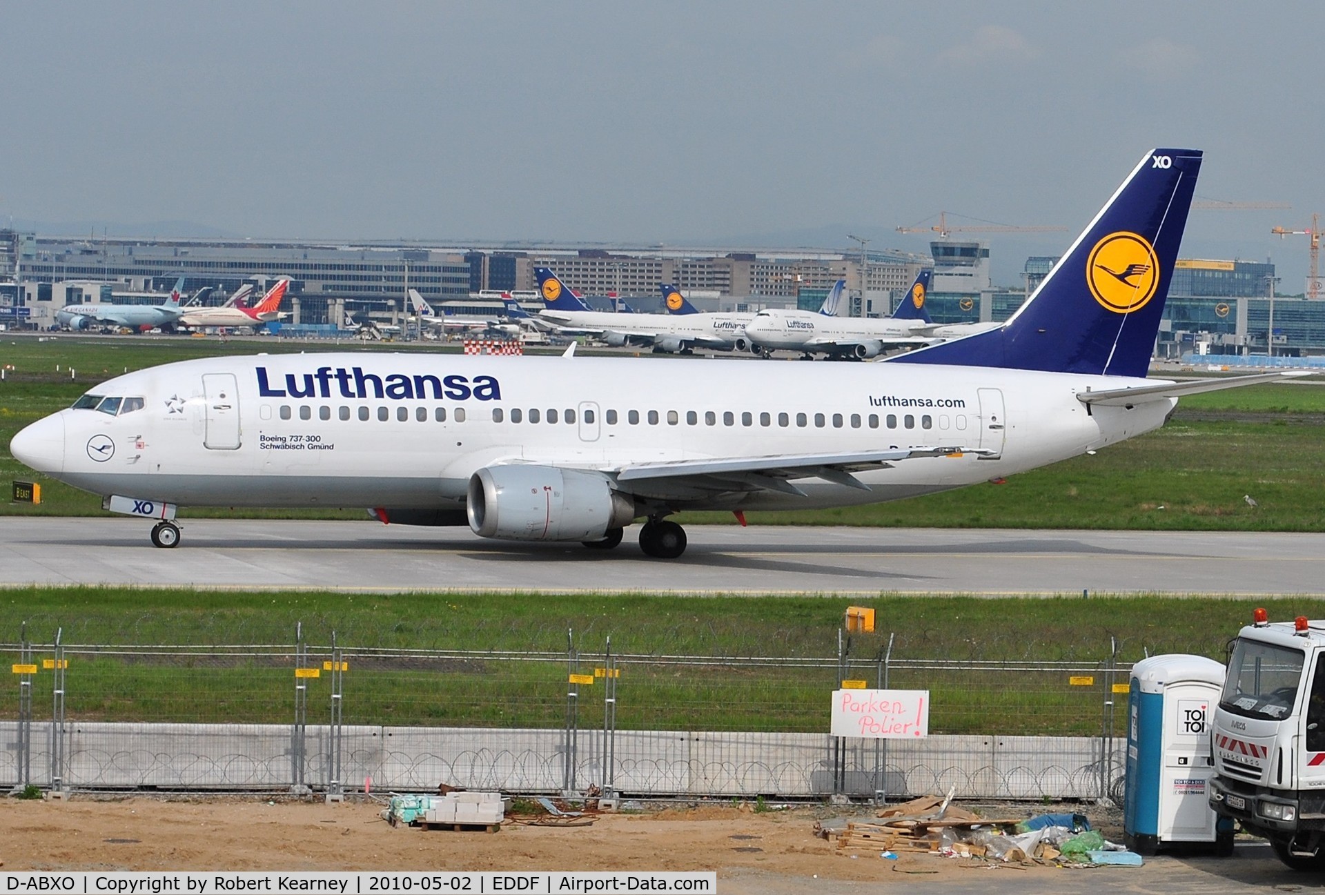 D-ABXO, 1987 Boeing 737-330 C/N 23873, Lufthansa heading for tha far r/w with early morning traffic in the background